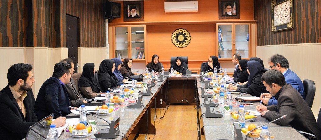 لزوم بهره گیری از نگاه و خرد جمعی در جهت رفع موانع